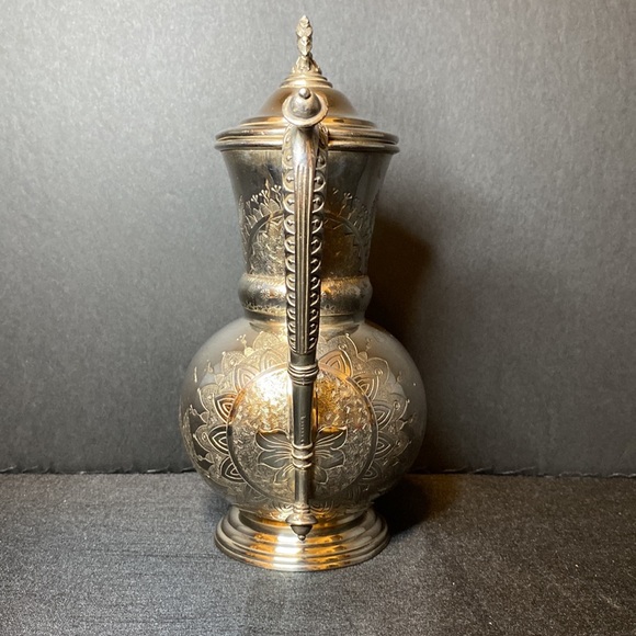 Meriden B Company 1945 Chocolate Pot - Picture 4 of 10